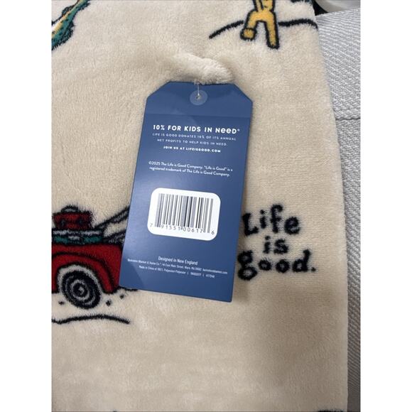 Life Is Good FISHING 50x70” Throw Blanket Fish Truck Outdoors Dog NEW - Picture 2 of 4
